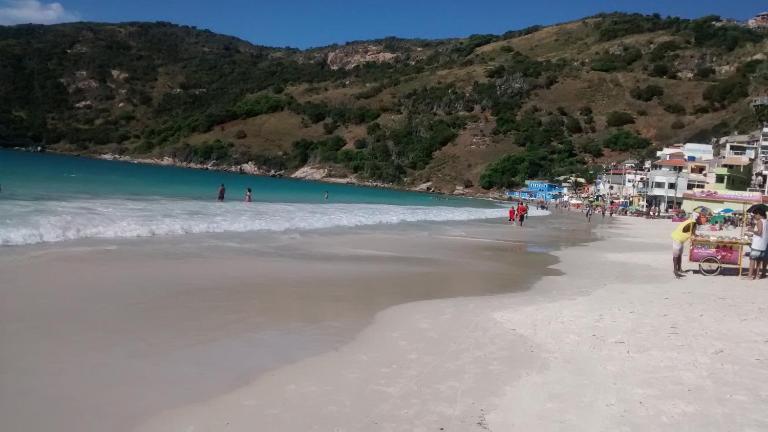 Prainha Aconchegante apto de quarto e sala com vista para o mar - B&B Arraial do Cabo
