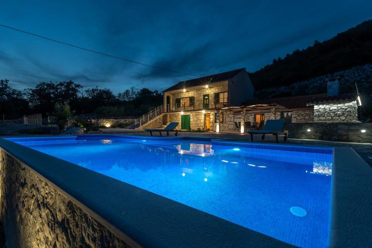 Villa Žuža - Bed and Breakfast Bristivica