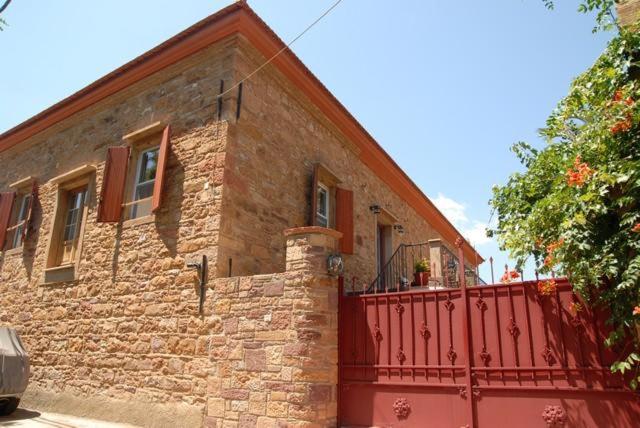 Krini Rooms - Bed and Breakfast Kambos