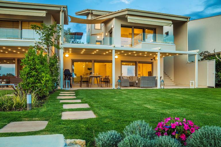 A&A Luxury Beach Villas - Bed and Breakfast Níkiti