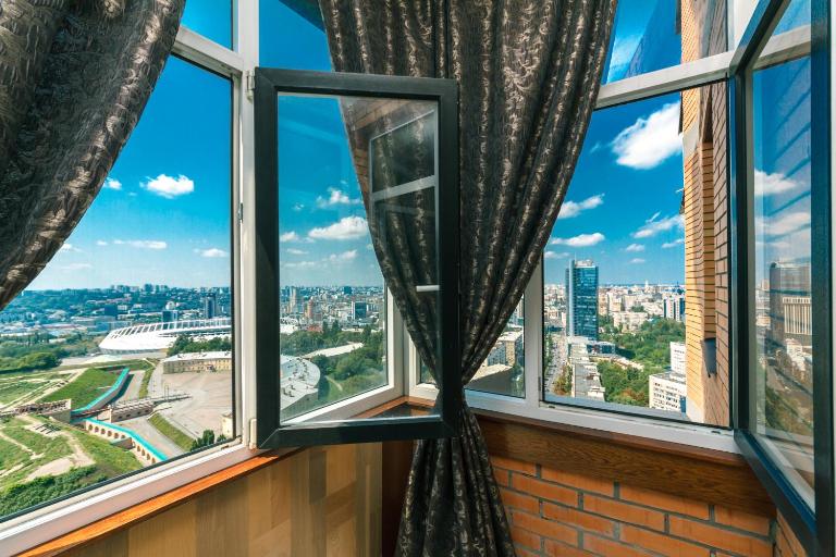 New building near Arena City Lesi Ukrainky 7a - B&B Kyiv