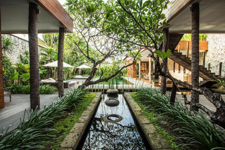 Eko Villa Seminyak - Tropical Villa, Walk to Beach - B&B Seminyak