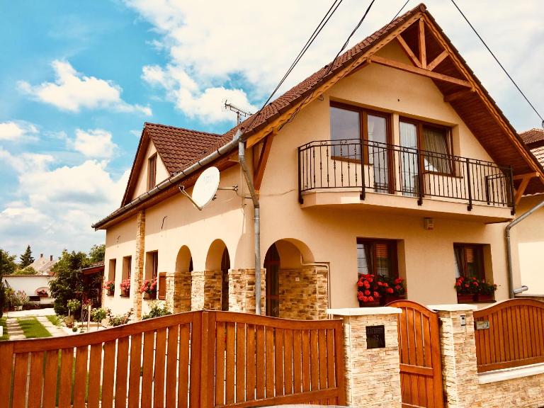 Anna Báthory Apartmanház - B&B Hajdúszoboszló