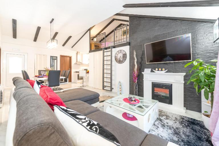 Tranquility and Nature in 4 Bedroom with Sea View - B&B Mokošica