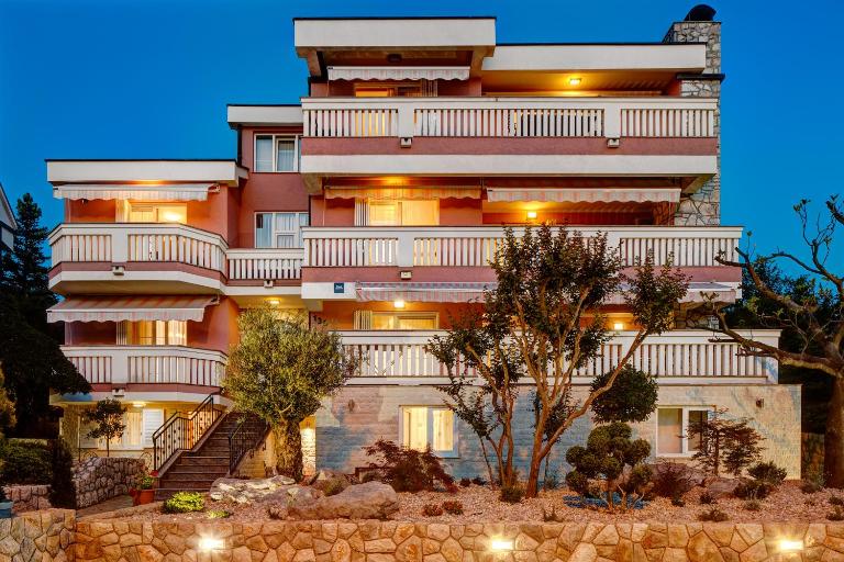 Senada Apartments - B&B Selce