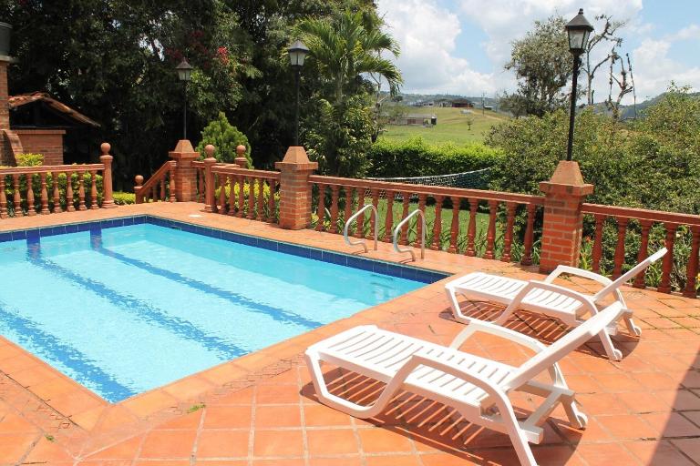 Hermosa Finca "Rancho 4Js" - B&B La Cumbre