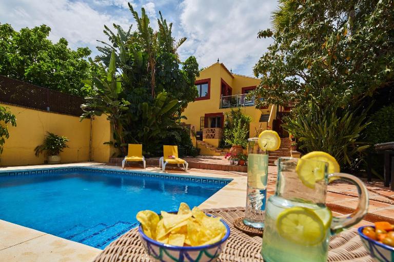 Finca Fenix Apartments with Pool in Álora - Bed and Breakfast Alora