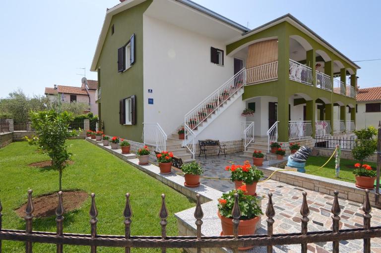 Apartments Sergggo - Top location 5minute walk Beach, Strand, Spiaggia - Chambres d'hôtes Poreč