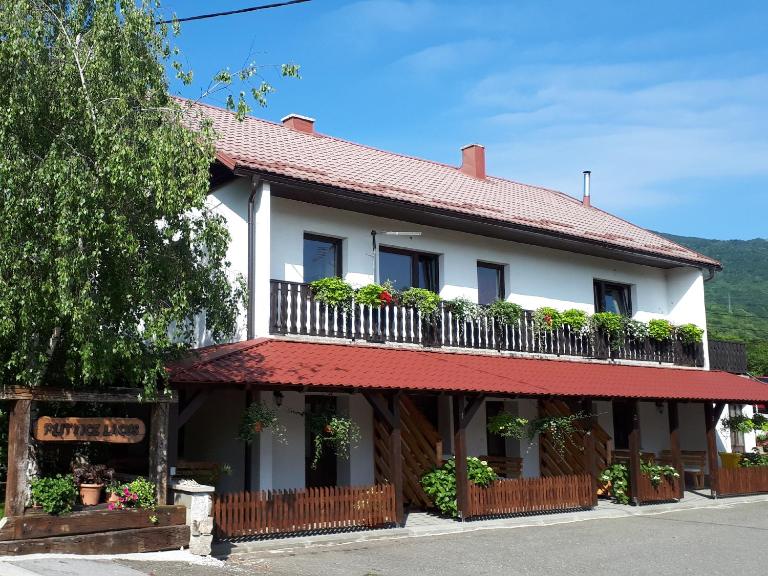 Studio Apartments Plitvice Lacus - Bed and Breakfast Korenica