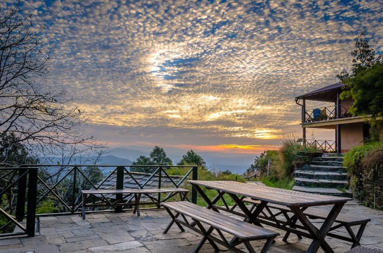 Binsar Forest Retreat - B&B Binsar