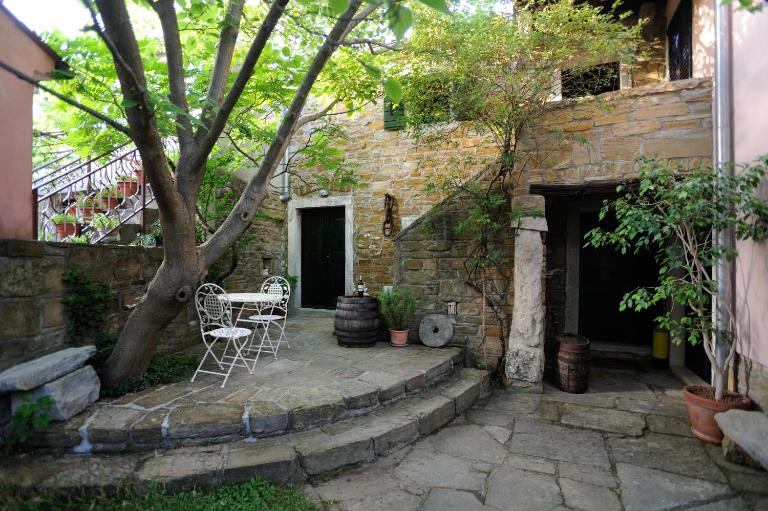 Traditional Istrian Stone House - B&B Monte di Capodistria