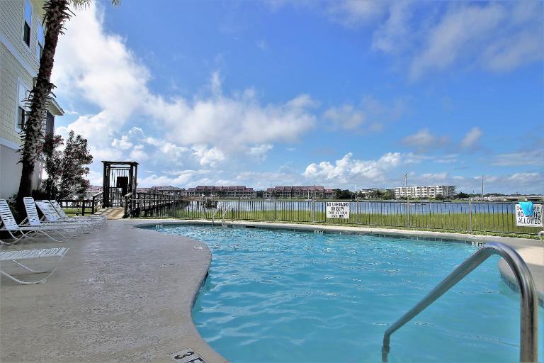 81 Waters Edge - Townhome - Pool - B&B Folly Beach
