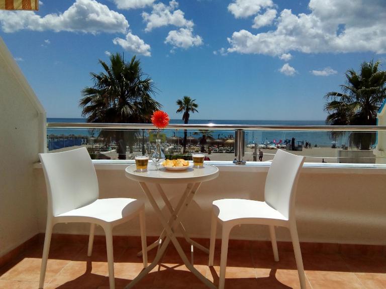 NUEVO Roca Chica, Primera Línea Playa,Torremolinos - B&B Torremolinos
