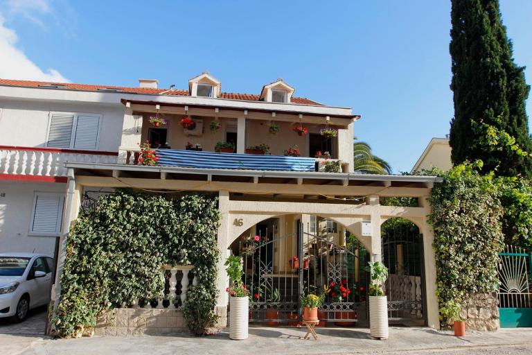 Apartment Sandra - Bed and Breakfast Budva