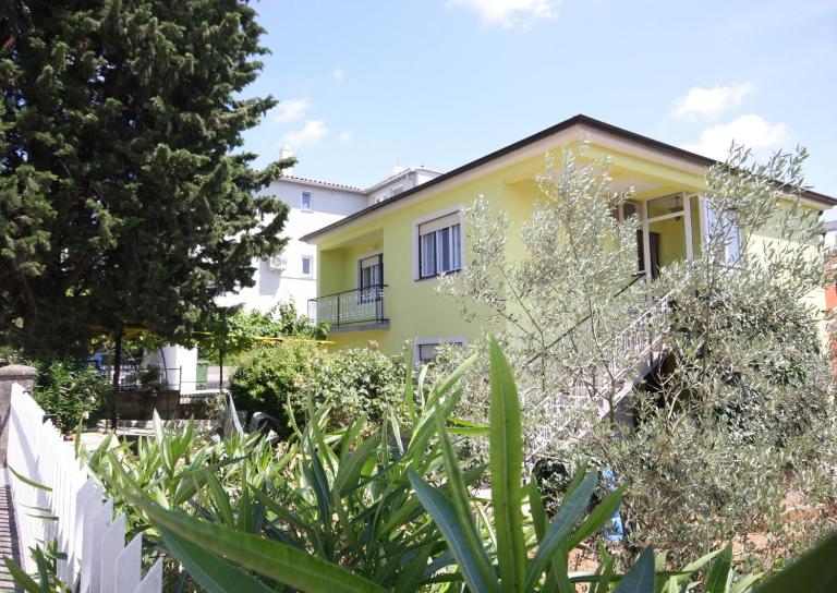 Two bedroom apartment, nice neighborhood, free parking, WiFi - Ferienwohnung Pula