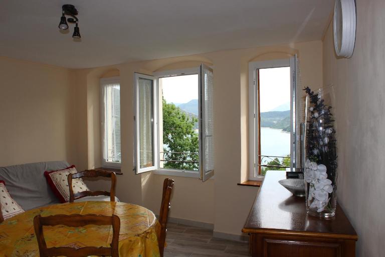 location vacances 5 place des moulieres - Bed and Breakfast Saint-Julien-du-Verdon