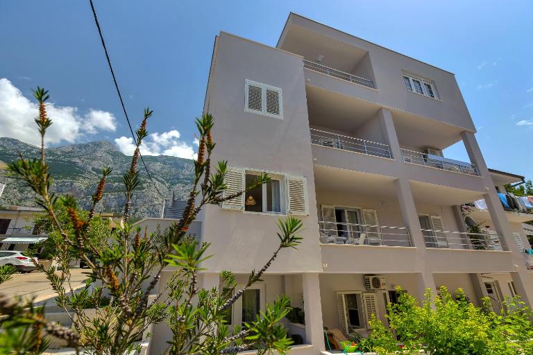 Guesthouse Lara - B&B Makarska