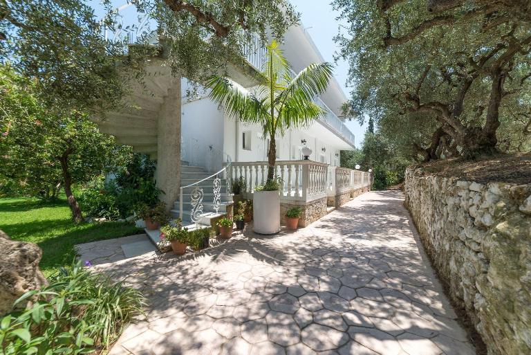 Ruassi Studios - B&B Ammoudi