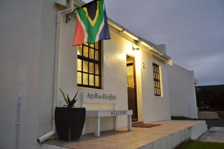 Agulhas Heights self-catering cottages BEST OCEAN VIEWS - B&B Agulhas