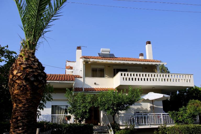 Lazy Cat Holiday House - B&B Irakleitsa