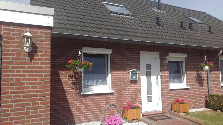 Ferienhaus "Buchfink" - B&B Berumbur