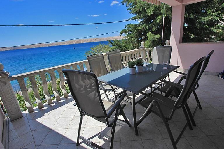 Beachfront Apartments Baricevic with Pool - Ferienwohnung Cesarica