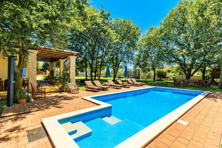 Holiday Home Sarita - B&B Šišan
