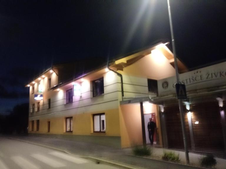Guesthouse Živko - Chambres d'hôtes Dobrovce