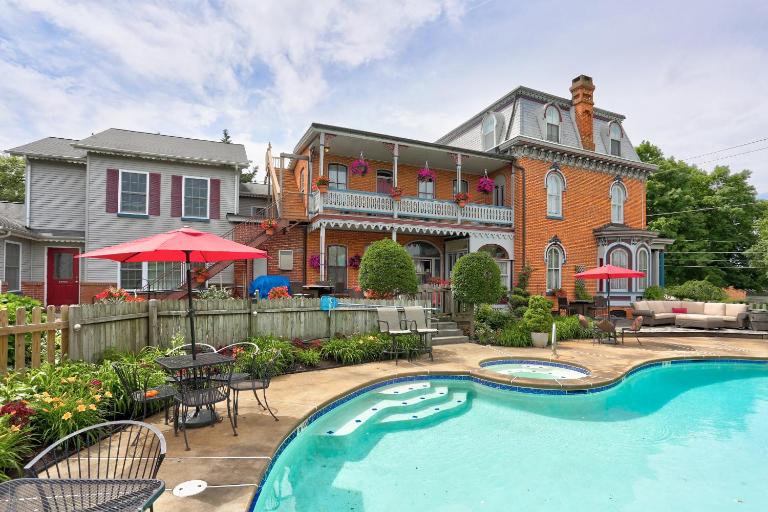Greystone Manor Bed & Breakfast - B&B Bird in Hand