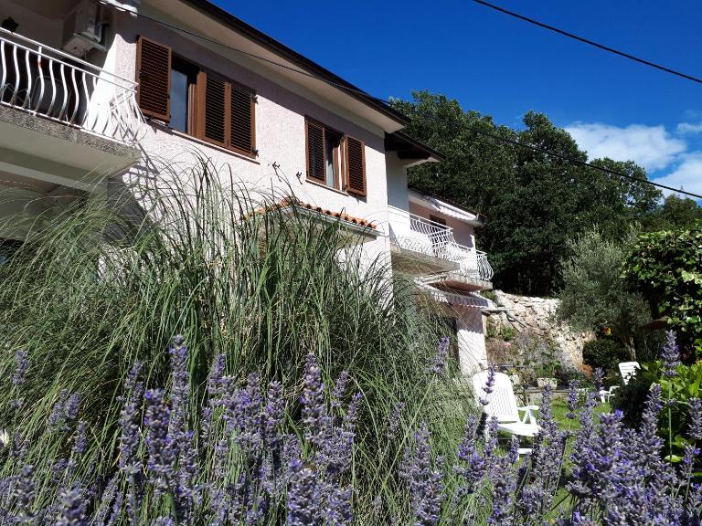Apartments & rooms MIKLEUS - B&B Mošćenička Draga