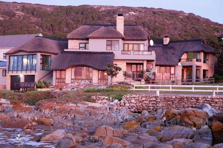 Little Rock Guesthouse - Bed and Breakfast Jongensfontein