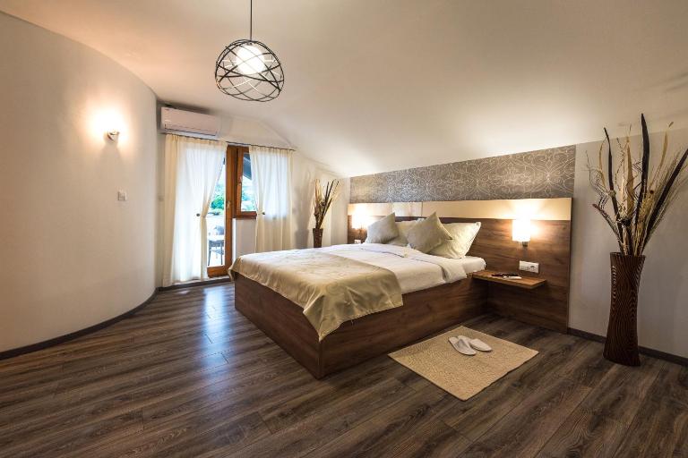 Guest House Vana - Bed and Breakfast Korenica