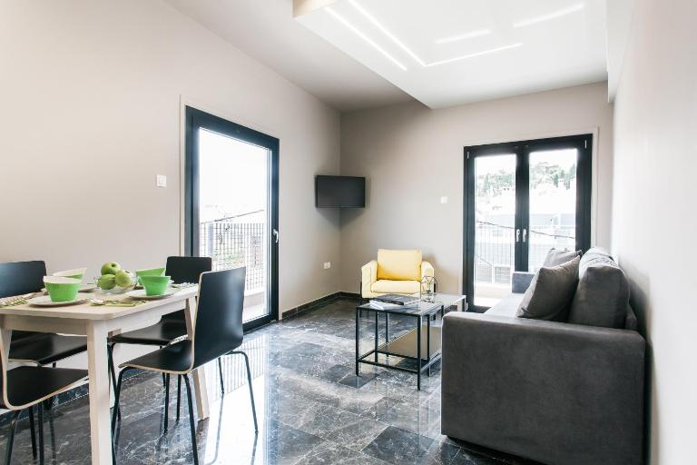Greece U Around Athens Thissio Suites - B&B Atenas