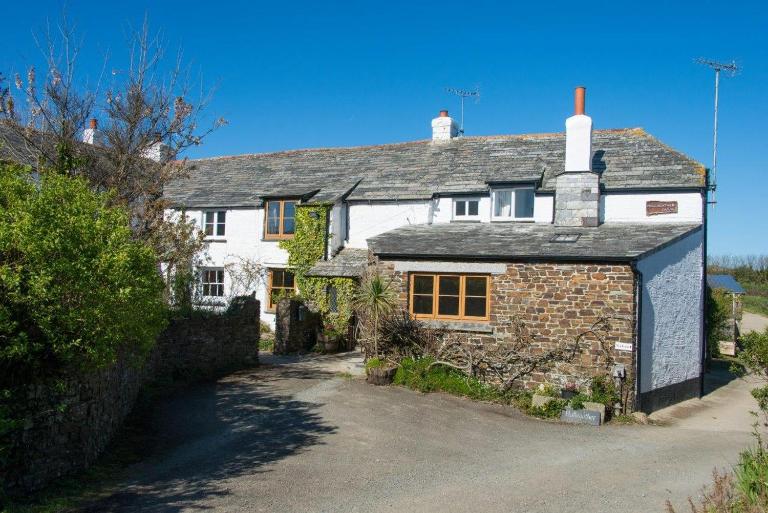 Hallagather Farmhouse - Bed and Breakfast Crackington Haven