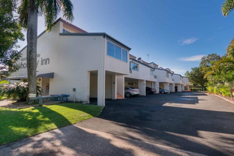 Noosa Parade Holiday Inn - B&B Noosa