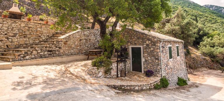 Castelli Olive Press - B&B Acharávi