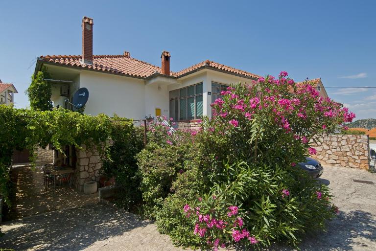 Apartment Josip - B&B Murter