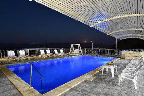 אחוזת חוף כנרת kinneret village - B&B Teverya