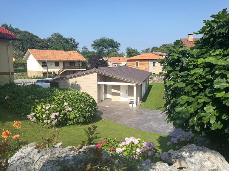 Apartamentos La Encina - B&B Celorio