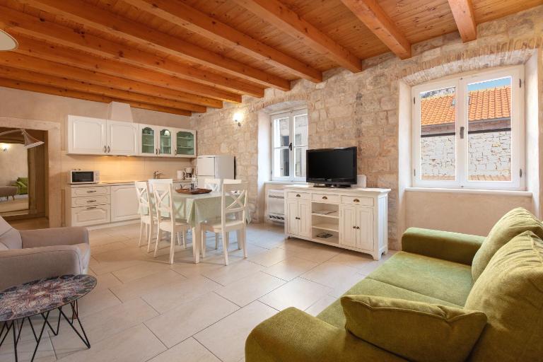 Villa Mama - Traditional Apartments in Omis, free parking - B&B Omiš