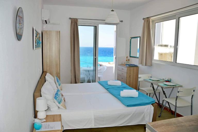 Lilian's Seaview-Party Street-Youth Studios - B&B Rhodes