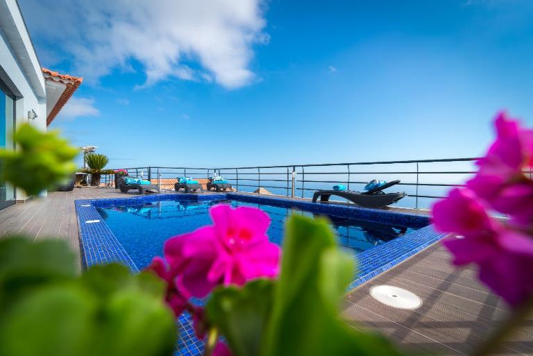 CASA LIRA Heated swiming, Sea View and Air Conditioning - B&B Arco da Calheta