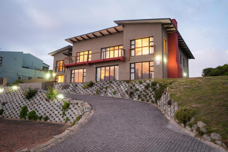 Dolphins on Six Self Catering Apartments - B&B Wilderness