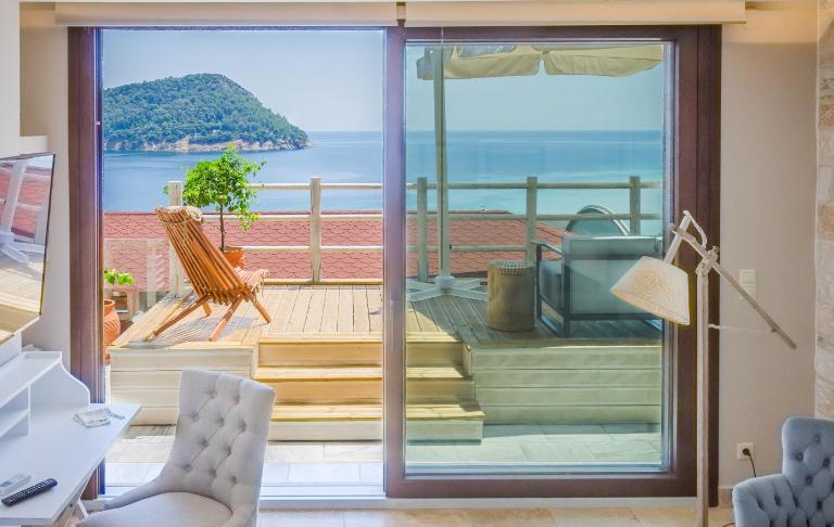 Agorastos Suites - Bed and Breakfast Koínyra