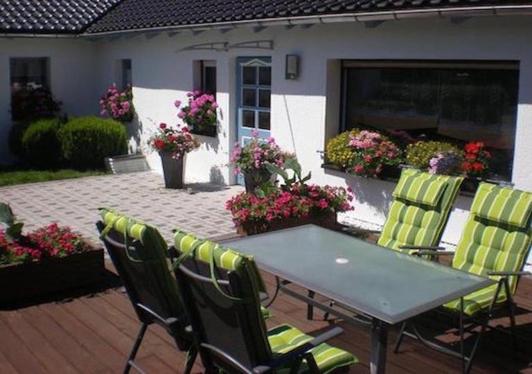 Ferienhaus Nadine 2023 komplett saniert - Bed and Breakfast Bad Brambach