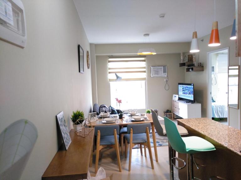 2BR avida tower near NAIA airport - Bed and Breakfast Manilla