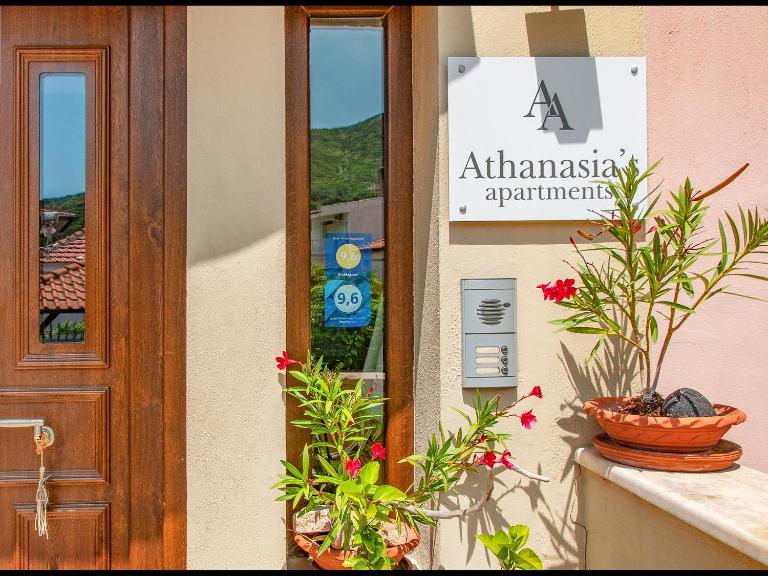 Athanasia's Apartments - Bed and Breakfast Prínos