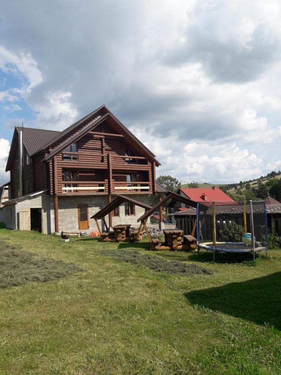 Sadyba Cherry - Chambres d'hôtes Pylypets