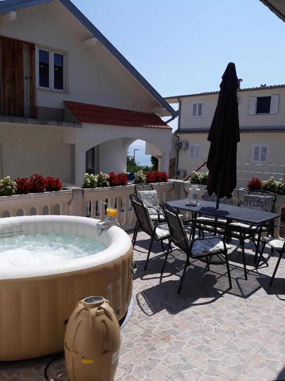 Apartment Lucky with Jacuzzi - B&B Traù