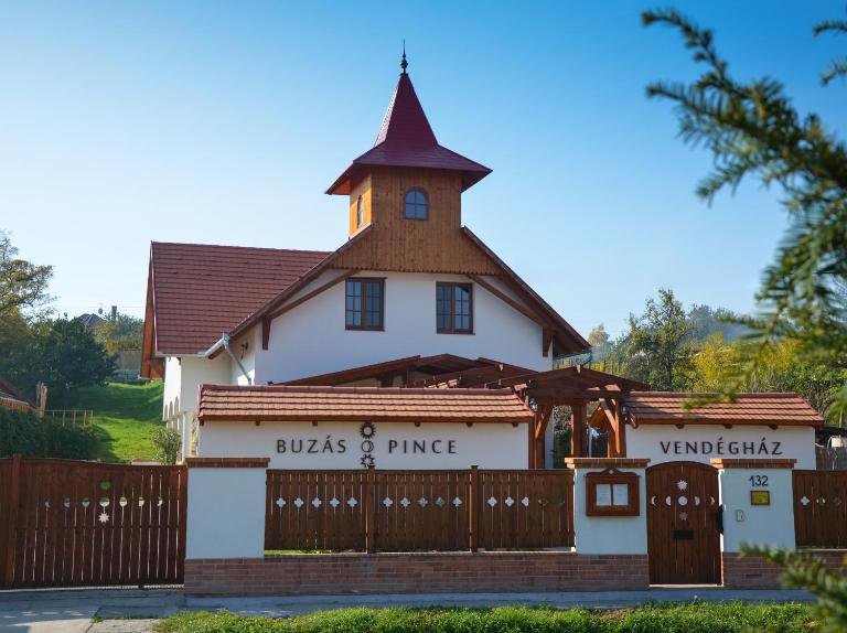 Buzás Pince Vendégház - B&B Ecséd